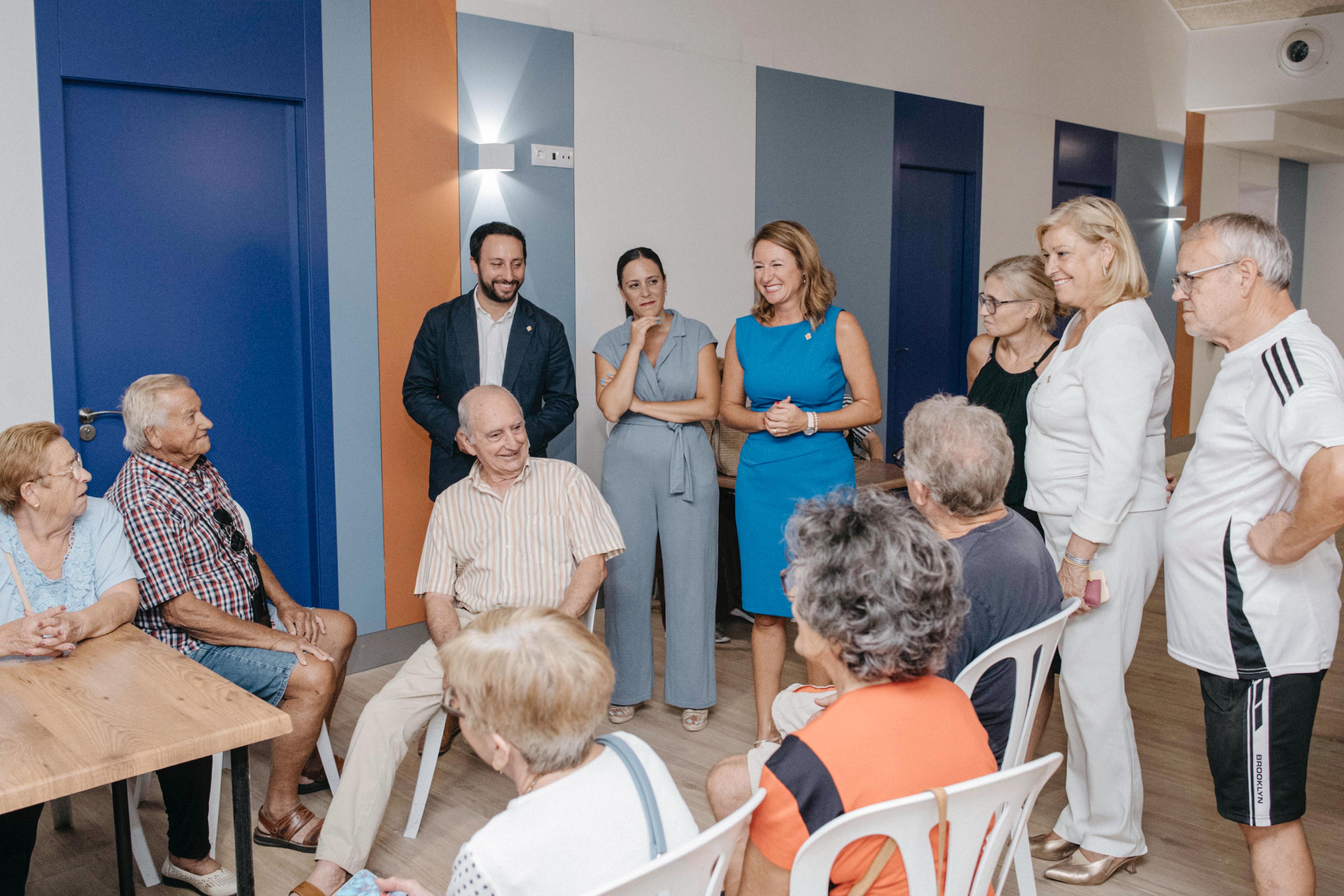Carrasco visita un renovado centro cívico La Panderola que vuelve a ser “punto de encuentro para los vecinos del Grau”
