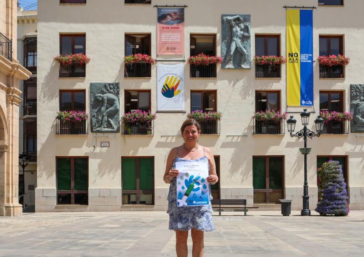 14-06-22 Ribera con el cartel del toma de conciencia del maltrato y el abuso de la vejez.jpg