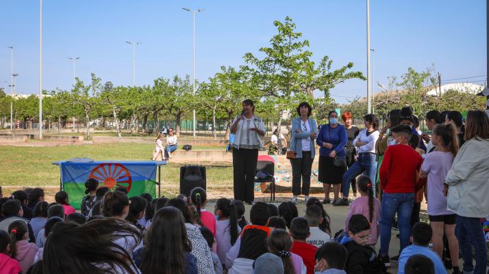 29-04-22 Puerta conmemoracion Dia del Pueblo Gitano.jpg