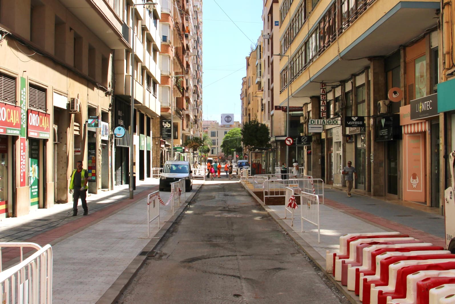 Las obras de la ZBE avanzan y Sant Vicent abrirá al tráfico el 3 de septiembre y Herrero y Asensi lo harán el día 5