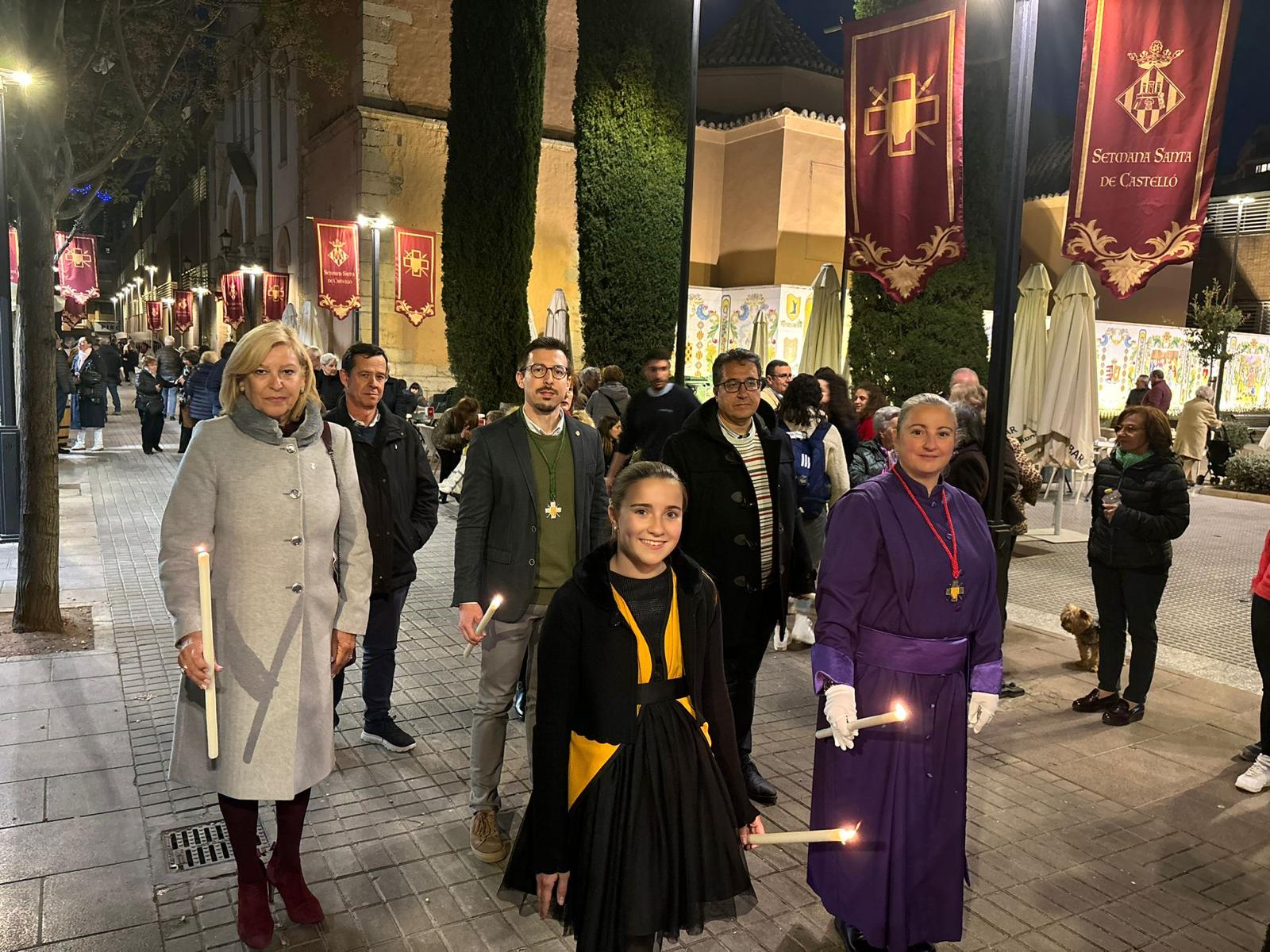 El govern municipal participa en la processó infantil de Dimarts Sant de la Confraria de Santa María Magdalena