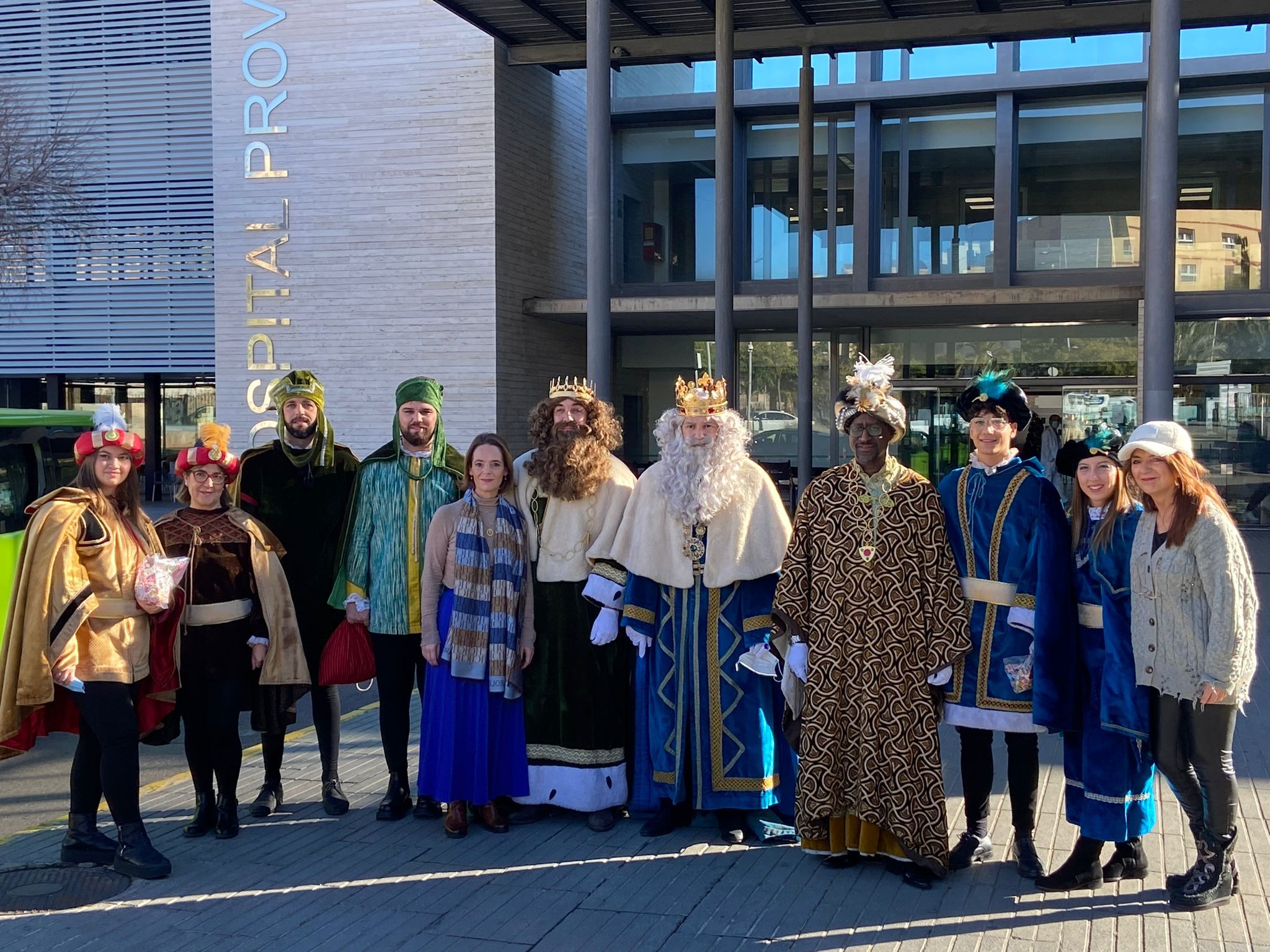 Melchor, Gaspar i Baltasar visiten els xiquets i xiquetes hospitalitzats a Castelló