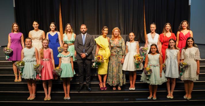 30-07-22 Marco y Braina en el acto de recepcion de las reinas y damas de la ciudad para las fiestas de 2023 12.jpg